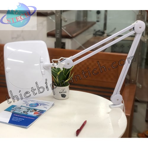 Kính lúp kẹp bàn STECH tiêu chuẩn Quốc Tế 8066A-5X-V (thấu kính trắng, vuông, điều chỉnh độ sáng, loại xịn)